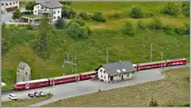 R1352 nach Scuol-Tarasp mit Ge4/4 II 618  Bergün/Bravuogn  in Susch. (19.07.2020)