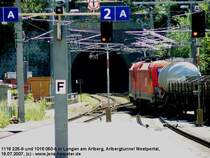 1116 225-9 (f�hrende Lok) und 1016 050-5 kurz vor der Einfahrt in den Arlbergtunnel im Bahnhof Langen am Arlberg. Foto: 19.07.2007