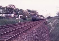 140 846 mit  Interzonenzug   beim Block Oberwallenstadt Kbs 840 aus Richtung Michelau Juli 1983 
