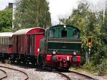 Der  Schluff  f�hrt in den Bahnhof  Crefeld Nord  ein. Jeden Sonntag und an Feiertagen verkehrt dieser sch�ne Zug zwischen St. T�nis und dem H�lser Berg. Das Foto stammt vom 22.07.2007