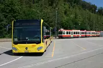 Waldenburgerbahn/WB.
Baselland Transport AG/BLT.
Bahnersatz mit Bussen vom Montag, 29. Juni bis Sonntag 9. August 2020 auf der Strecke zwischen Lampenberg-Ramlinsburg und Liestal infolge Bauarbeiten am Bahnhof Liestal.
Der BLT Bus auf der Station Lampenberg beim Warten auf die Fahrgäste von Waldenburg für die Weiterfahrt nach Liestal am 29. Juli 2020.
Foto: Walter Ruetsch 