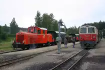 WSV 2091.09 mit dem R 4 nach Heidenreichstein und NOVOG V5 (ex ÖBB 2095.05) mit dem R 16928 (Gmünd N.Ö. - Litschau) am 26.Juli 2020 im Bahnhof Alt Nagelberg.