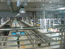 Mallorca, neuer Hauptbahnhof Palma. Blick auf die Bahnsteige 5 - 8 sowie den am Bahnsteig 8 aufgestellten Museumszug. Foto: 24.06.2007