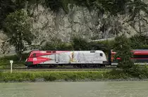 Mit einem Railjet ist die ÖBB 1116 200-7  Demokratie in Bewegung  am 17.07.2020 bei Kiefersfelden unterwegs