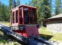 Gondel der kurzen Standseilbahn auf der Alpe Pal� bei Chiesa im Valmalenco, die Seilbahn hat nur eine Gondel, aufgenommen am 16.07.2007.