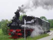 99 157-5 am Bahn�bergang in Oschatz  S�dbahnhof ,aufgenommen am 28.Mai 2007   