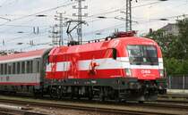 Portrait der EM-Lok 1116 005  �sterreich  vor dem EC566 in Linz am 22. Juli 2007
