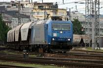 Einfahrt der LTE 185 524 (Sonja) mit ihrem Getreidezug in den Bahnhof Linz. Aufgenommen am 22. Juli 2007