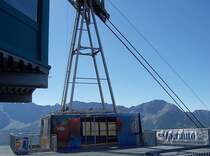 Gondel f�r 161 Personen der Luftseilbahn Funivia Al Bernina, auch  Snow Eagle  genannt, am 16.07.2007 in der Bergstation Alpe Pal�, 2080 m.