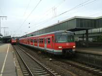 BR 420 847-6 als S 9 nach Bottrop hier in Essen Hbf. bei der 
Ausfahrt,links eine 146er mit Re 6 D�sseldorf-Minden im Schub 