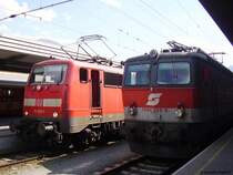 Die 111 031 und die 1144 226 im Innsbrucker Hauptbahnhof am 31.07.2006