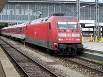 101 102 steht mit EN 482 nach Kopenhagen in M�nchen Hbf. Aufnahme vom 21.07.2007