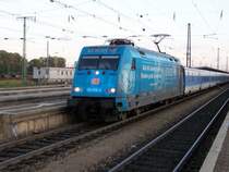 101 016 Unicef steht am Morgen des 23. Juli mit NZ 1401 nach M�nchen Ost abfahrtbereit in Augsburg Hbf.