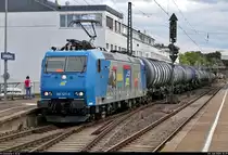 Vor ca. 1,5 Stunden noch in die Gegenrichtung fahrend, zeigt sich die amüsant gestaltete 185 527-9 der Alpha Trains Belgium NV/SA, vermietet an die WRS Widmer Rail Services AG, bei der Durchfahrt des Bahnhofs Ludwigsburg erneut.
Hier ist sie auf Gleis 1 Richtung Bietigheim-Bissingen unterwegs und transportiert, wie bei der Vorleistung, Kesselwagen.
[28.7.2020 | 15:39 Uhr]
