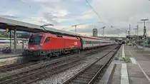 1116 119 hatte am 14.08.2020 den IC 2090 von München Hbf nach Stuttgart zu bringen. Hier sieht man den Zug im Stuttgarter Hbf.