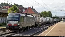 KLV-Zug mit 193 710-1 (X4 E - 710 | Siemens Vectron) der Mitsui Rail Capital Europe GmbH (MRCE), vermietet an Mercitalia Rail S.r.l., durchfährt den Bahnhof Asperg auf der Bahnstrecke Stuttgart–Würzburg (Frankenbahn | KBS 780) Richtung Kornwestheim.
[28.7.2020 | 17:10 Uhr]