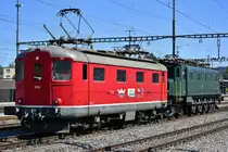 Re 4/4 I 10009 hat am 04.09.2020 die seit einigen Wochen aufgrund eines Defektes abgestellte Ae 4/7 10987 in Lenzburg abgeholt und in Richtung Payerne geschleppt, aufgenommen in Lenzburg kurz vor der Abfahrt.