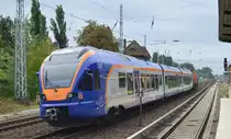 Überführung eines Stadler Flirts der cantus Verkehrsgesellschaft  427 051  (NVR:  94 80 0427 142-5+94 80 0427 642-4+94 80 0827 142-1 D-CAN ) durch hvle  V160.8  (NVR:  92 80 1203 616-8 D-HVLE ) am 04.09.20 Berlin-Buch.