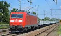 DB Cargo AG [D] mit  185 079-1  [NVR-Nummer: 91 80 6185 079-1 D-DB] und einem Ganzzug Drehgestell-Flachwagen mit mit Stahl-Brammen am 03.09.20 Bf. Golm (Potsdam).