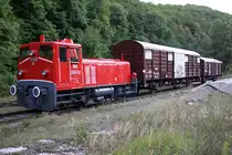 BIF 2062.53 mit dem ÖBB 902 589 Dienstgutwagen (UIC-Nummer: A-BIF 40 81 9405 605-2 Materialwagen) und A-KSE 40 81 9408 121-7 Materialwagen (ex Tms) am 03.September 2020 in der Ladestelle Waldmühle.