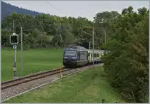 Als das Motiv sich endlich an einer Stelle befand, wo es von keinen Masten oder Signalen verdeckt wurde, war es schon fast weg...

Die BLS Re 465 005 mit ihrem aus EW III formierten RE 3918 von Bern nach La Chaux-de-Fonds beim Einfahrvorsignal A412 von Geneveys-sur-Coffrane.

3. Sept. 2020