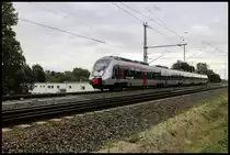 Abellio 9442314 hat hier am 26.8.2020 um 13.29 Uhr gerade den Haltepunkt Schkopau verlassen und fährt nun in Richtung Saalebrücke nach Halle weiter.