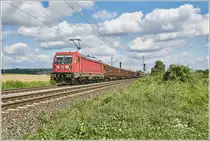 187 154-5 ist am 22.07.2020 mit einen gemischten Güterzug in Friedland zu sehen.