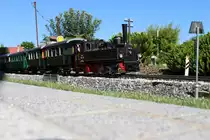 Am warmen 5.9.2020 nimmt die 298.51 der Zuförderung Garsten mit ihrem klassischen Steyrtalbahn Zug die letzte Steigung vor dem Bahnhof Trassdorf in Angriff.