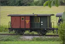 Das Kanderli und sein exquisiter Wagenpark.

Der Post- und Packwagen PwPost 82 wurde von Van der Zypen & Charlier, Deutz für die Nebenbahn Krozingen-Staufen-Sulzburg gebaut und kam erst später zur Kandertalbahn. Rümmingen, September 2020.