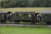Das Kanderli und sein exquisiter Wagenpark.

Wagen 44 war 1894 für die Kaiserstuhlbahn von der Waggonfabrik Ludwigshafen gebaut und kam erst 1970 zur Kandertalbahn für den Museumsbetrieb. Rümmingen, September 2020.