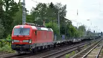DB Cargo AG [D] mit  193 399  [NVR-Nummer: 91 80 6193 399-3 D-DB] und fast leerem PKW-Transportzug Richtung Frankfurt/Oder am 24.08.20 Berlin Hirschgarten.