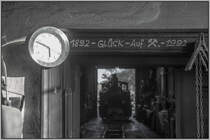 Nicht ganz Schlau werde ich aus der Anschrift , aber es macht ein ganz passables Bild . 

764.411 R rollt ins Heizhaus . 
5.09.2020