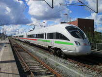 Die Kanzlerin taufte den ICE-T 411 063,am 17.Juni 2011,noch persönlich auf dem Namen  Ostseebad Binz .Am 31.August 2020 traf ich ihn als ICE Binz-Frankfurt(Main) in Bergen/Rügen wieder.
