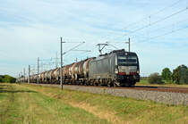 193 620 der MRCE schleppte am 06.09.20 einen Kesselwagenzug durch Braschwitz Richtung Köthen.