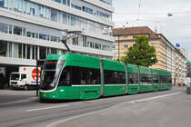 Be 6/8 Flexity 5008, auf der Linie 6, bedient die Haltestelle Gewerbeschule. Die Aufnahme stammt vom 29.04.2020.