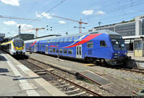 DBbzfa 761.0 (50 80 80-35 304-0 D-SRI) der SRI Rail Invest GmbH mit Schublok 146 521-0 der Akiem S.A.S., vermietet an die HSL Logistik GmbH (HSL), untervermietet an die Wedler Franz Logistik GmbH & Co. KG (WFL) und im Dienste der Abellio Rail Baden-Württemberg GmbH (Ersatzzug), als IRE 95863 (IRE6) nach Tübingen Hbf steht im Startbahnhof Stuttgart Hbf auf Gleis 12.
[29.7.2020 | 13:18 Uhr]