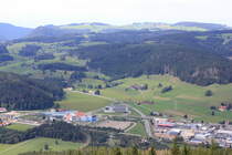 Wer findet die Grinsekatze?
S-Bahn aus Richtung Donaueschingen am 05.09.2020 zwischen Neustadt und Titisee. Aufgenommen vom Aussichtspunkt Hochfirst. 