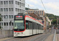 Fahrzeug 250 auf der Linie 1 Landwasser-Runzmattenweg am 05.09.2020 bei Freiburg Hbf. 