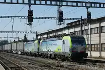 MEHRFACHTRAKTIONSFÄHIGE VECTRONS IM DIENSTE VON SBB CARGO INTERNATIONAL, BLS CARGO INTERNATIONAL UND WIDMER RAIL SERVICES AG/WRS.
BLS Doppeltraktion anlässlich der Bahnhofsdurchfahrt Burgdorf am 12. September 2020.
An der Spitze dieses Zuges eingereiht ist die 193 415.
Foto: Walter Ruetsch