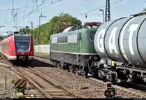Welch ein Pech!
Oder: Wenn einem die S-Bahn den besten Güterzug des Tages knapp zufährt.
So konnte 151 016-3 der BayernBahn GmbH bei der Durchfahrt des Bahnhofs Ludwigsburg Richtung Bietigheim-Bissingen nur im Nachschuss festgehalten werden.
Aufgenommen am Ende des Bahnsteigs 2/3.
[29.7.2020 | 16:11 Uhr]