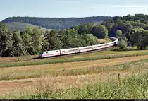 Ein 401 als umgeleiteter ICE 770 (Linie 22) von Stuttgart Hbf nach Hamburg-Altona fährt in Ölbronn-Dürrn auf der Bahnstrecke Bietigheim-Bissingen–Bruchsal (Westbahn (Württemberg) | KBS 770).
[30.7.2020 | 9:11 Uhr]