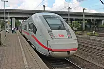 Nachschuss auf 412 015 (9015/5812 015-6), als dieser am Mittag des 19.07.2019 am Bahnsteig auf Gleis 5 im Bahnhof von Hamburg Harburg stand und darauf wartete nach dem Richtungswechsel wieder in den Süden zu fahren.