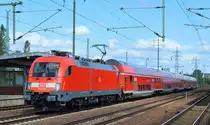 Wegen eines Stellwerk-Ausfalles fuhren am Nachmittag des 10.09.20 die RE1 in beide Richtungen umgeleitet durch den Bf. Flughafen Berlin Schönefeld. Hier DB Nordost mit  182 015  [NVR-Nummer: 91 80 6182 015-8 D-DB] und dem RE1 nach Brandenburg Hbf.