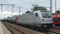 CTL Logistics GmbH, Berlin [D] mit  187 503-8 [NVR-Nummer: 91 80 6187 503-8 D-AKIEM] und Kesselwagenzug am 08.09.20 Durchfahrt Bf. Golm (Potsdam).