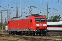 DB Lok 185 121-1 durchfährt solo den badischen Bahnhof. Die Aufnahme stammt vom 10.09.2020.