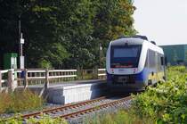 VT 648 443 der NWB steht am 21.09.2020 am provisorischen Bahnsteig Kamp-Lintfort Süd. 