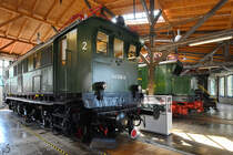 Die Elektrolokomotive 144 508-8 wurde 1934 bei AEG gebaut. (Lokwelt Freilassing, August 2020)