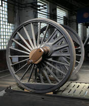 Ein große Treibachse als Blickfang, nach des Einganges Lokschuppen Chomutov.
11.09.2020 11:39 Uhr.