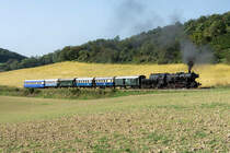Etwas bergauf geht es nach Wetzleinsdorf in Richtung Ernstbrunn. Die Aufnahme des Dampfsonderzug von Wien Pratersten nach Ernstbrunn zum Dampfeisenbahnromantik- und Regionalbahntag entstand am 20.09.2020.