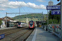 BAHNSTEIGBILDER VOM BAHNHOF SISSACH.
IR 37 Chur-Basel SBB mit RABe 202 TWINDEXX und S 3 nach Olten mit RABe 523 009 (Stadler Flirt) am 23. August 2020.
Foto: Walter Ruetsch